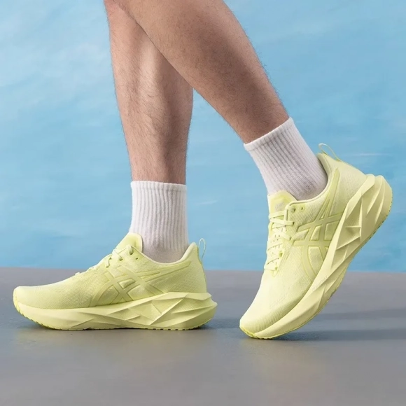 1011C032 750 ASICS Novablast 5 Lite-Show / Кроссовки