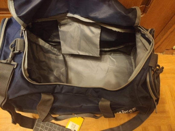 На фото сумка этой же модели, но другого цвета! Внешний вид продаваемой сумки как на 1 фото!