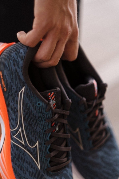 J1GC2203 51 MIZUNO Wave Rider 26 / Кроссовки