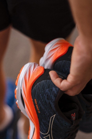 J1GC2203 51 MIZUNO Wave Rider 26 / Кроссовки