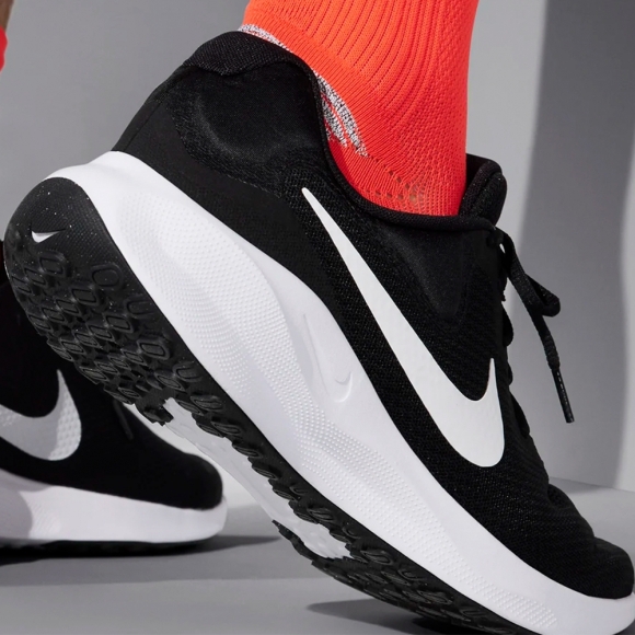 FB2207 001 NIKE Revolution 7 / Кроссовки