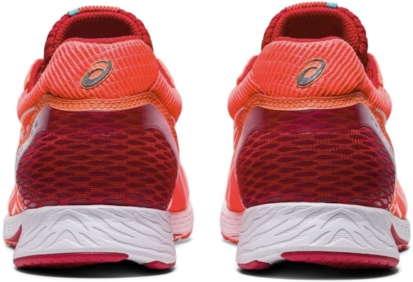 1012A733 600 ASICS Tartheredge 2 (W) / Марафонки