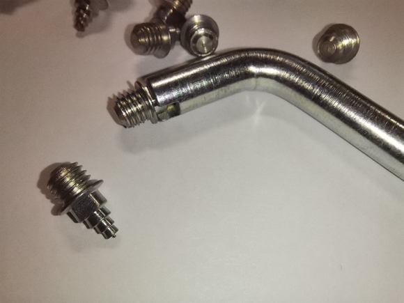 Комплект шипов (7мм*14шт) ёлочка сталь