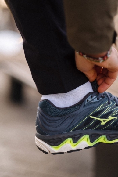 J1GC1840 81 MIZUNO Wave Paradox 5 / Кроссовки